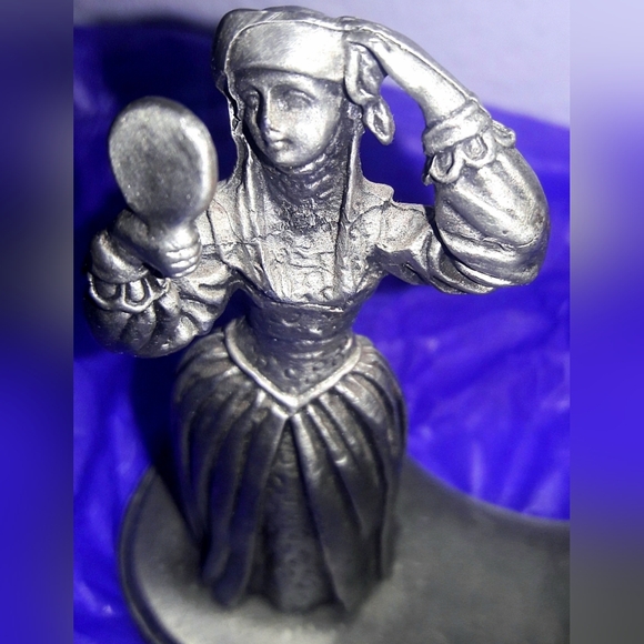 Vintage Fine Pewter Candle Holder Figurine Midieval Woman Holding A Round Mirror - Picture 3 of 12